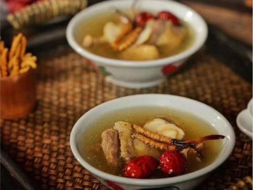 冬蟲夏草可以直接食用嗎？冬蟲夏草常用于燉煮