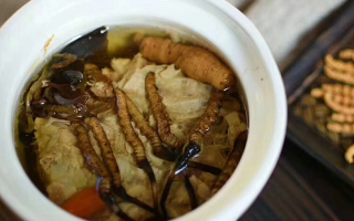 冬蟲夏草煲水喝，咱草原人就這么簡單整，營養(yǎng)不浪費